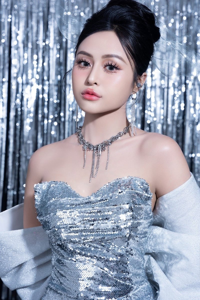 Glamorous Glitz